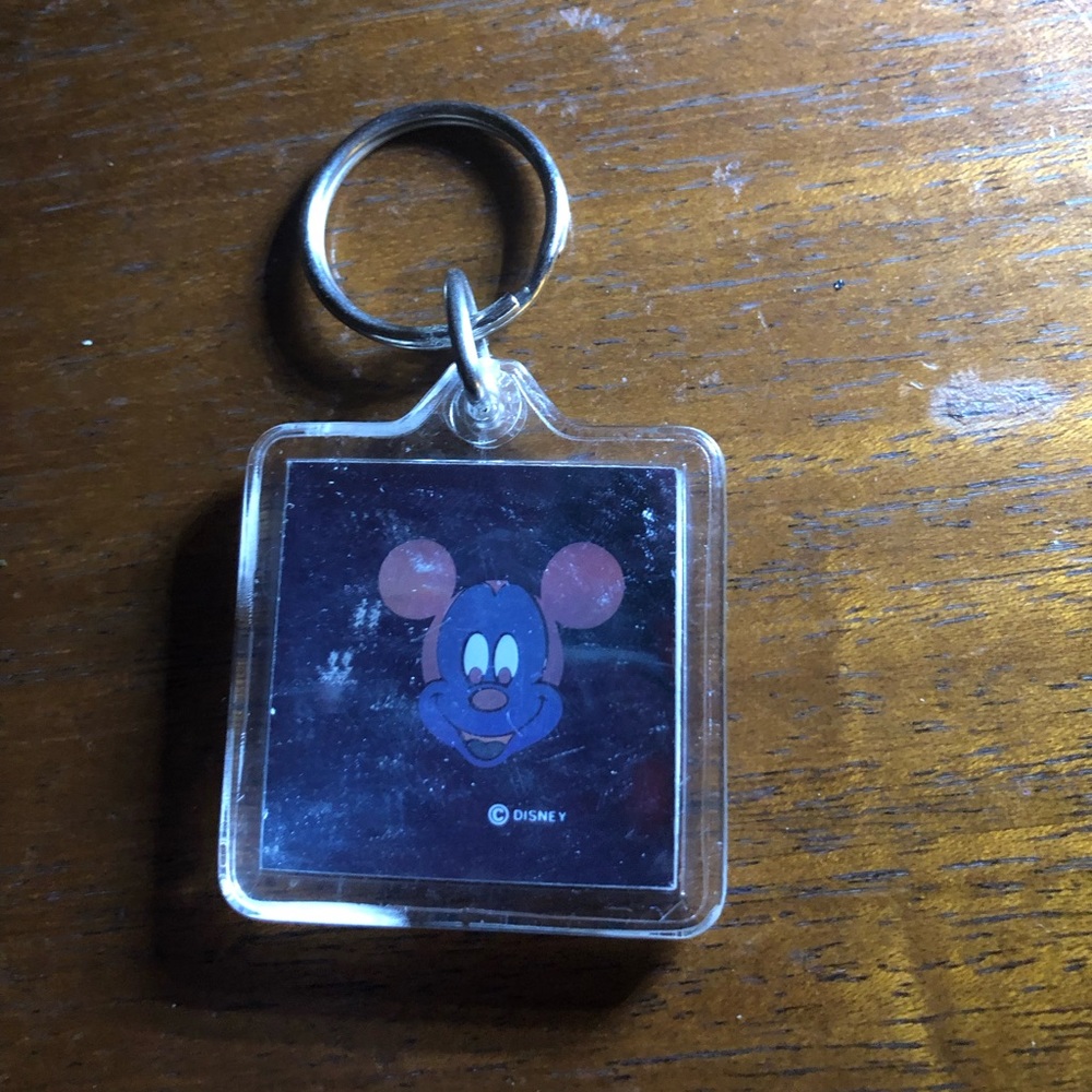Vintage Changing Color Disney Key Fob- 690 $25 or $20 w/offer